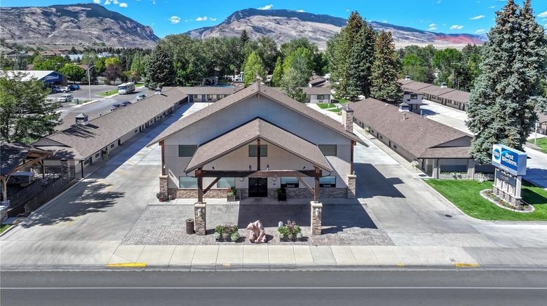 <b>Best Western Sunset Inn Exterior</b>. Images powered by <a href="https://iceportal.shijigroup.com/" title="IcePortal" target="_blank">IcePortal</a>.