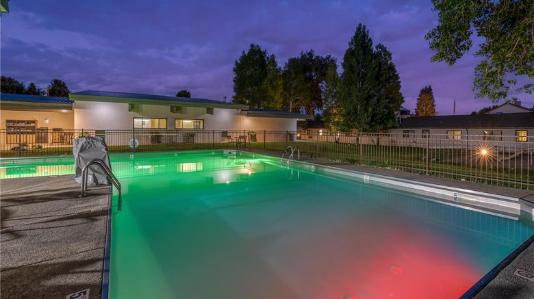 <b>Best Western Sunset Inn Pool</b>. Images powered by <a href="https://iceportal.shijigroup.com/" title="IcePortal" target="_blank">IcePortal</a>.