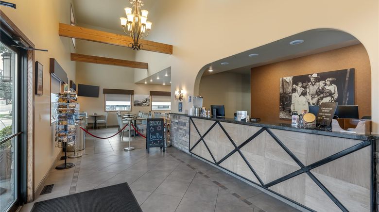 <b>Best Western Sunset Inn Lobby</b>. Images powered by <a href="https://iceportal.shijigroup.com/" title="IcePortal" target="_blank">IcePortal</a>.
