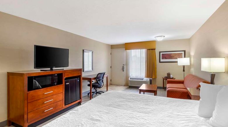 <b>Best Western Cottontree Inn Room</b>. Images powered by <a href="https://iceportal.shijigroup.com/" title="IcePortal" target="_blank">IcePortal</a>.