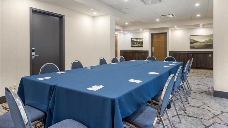 <b>Best Western Plus Suites Downtown Meeting</b>. Images powered by <a href="https://iceportal.shijigroup.com/" title="IcePortal" target="_blank">IcePortal</a>.