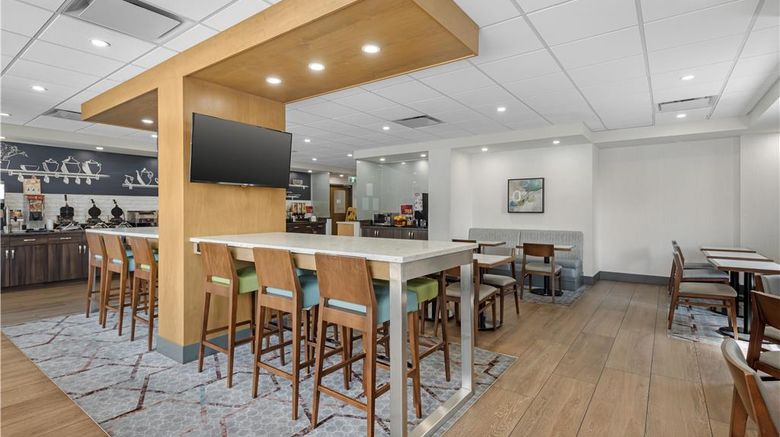 <b>Best Western Plus Suites Downtown Restaurant</b>. Images powered by <a href="https://iceportal.shijigroup.com/" title="IcePortal" target="_blank">IcePortal</a>.