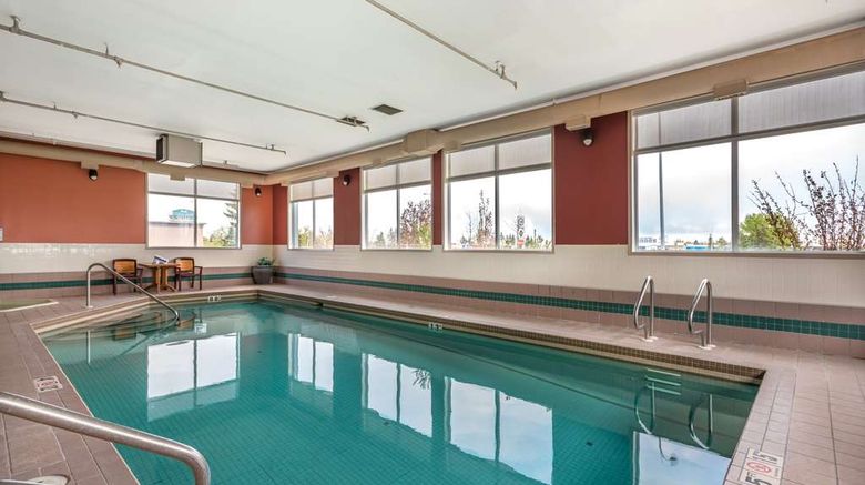 <b>Best Western Strathmore Inn Pool</b>. Images powered by <a href="https://iceportal.shijigroup.com/" title="IcePortal" target="_blank">IcePortal</a>.