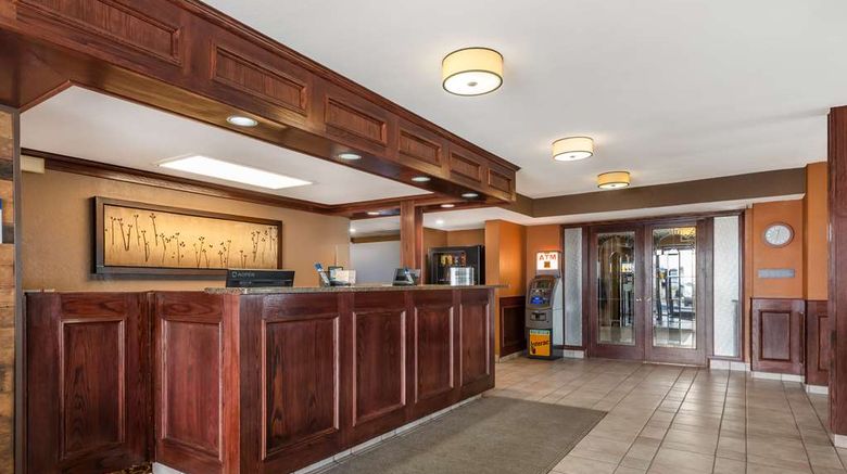 <b>Best Western Strathmore Inn Lobby</b>. Images powered by <a href="https://iceportal.shijigroup.com/" title="IcePortal" target="_blank">IcePortal</a>.