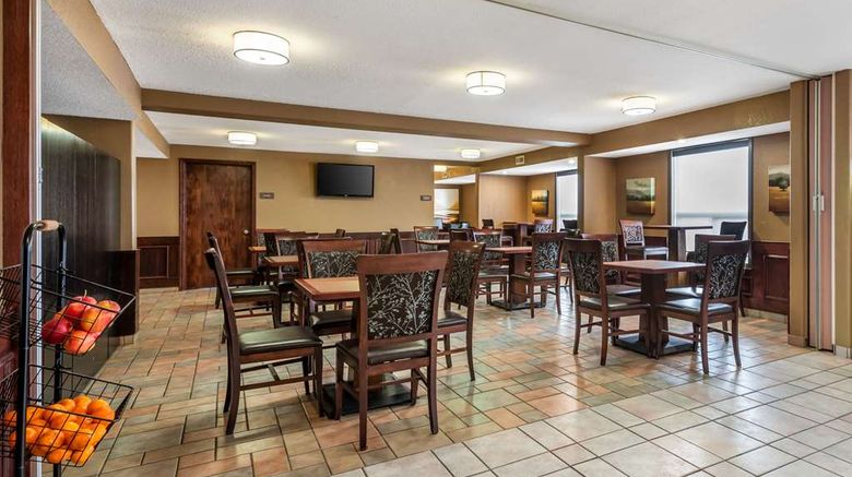 <b>Best Western Strathmore Inn Restaurant</b>. Images powered by <a href="https://iceportal.shijigroup.com/" title="IcePortal" target="_blank">IcePortal</a>.