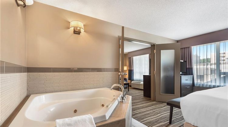 Best Western Plus Calgary Centre Inn Room