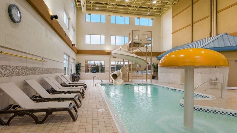 <b>Best Western Sunrise Inn & Suites Pool</b>. Images powered by <a href="https://iceportal.shijigroup.com/" title="IcePortal" target="_blank">IcePortal</a>.