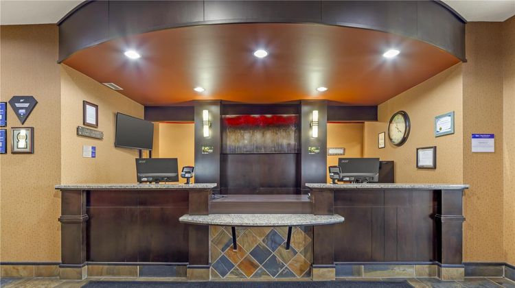 Best Western Bonnyville Inn & Suites Lobby