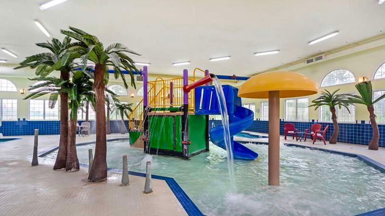 <b>Best Western Plus Mirage Hotel & Resort Pool</b>. Images powered by <a href="https://iceportal.shijigroup.com/" title="IcePortal" target="_blank">IcePortal</a>.