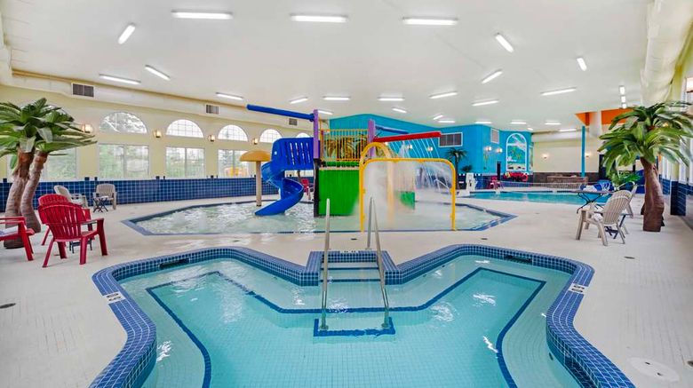 <b>Best Western Plus Mirage Hotel & Resort Pool</b>. Images powered by <a href="https://iceportal.shijigroup.com/" title="IcePortal" target="_blank">IcePortal</a>.