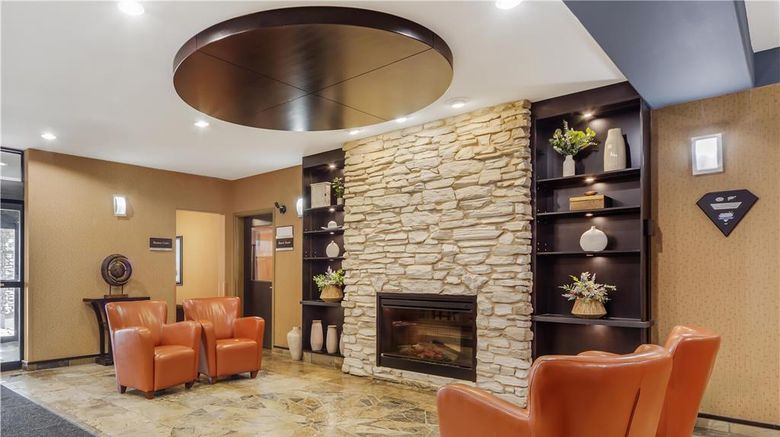 <b>Best Western Wainwright Inn & Suites Lobby</b>. Images powered by <a href="https://iceportal.shijigroup.com/" title="IcePortal" target="_blank">IcePortal</a>.