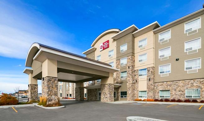 Best Western Plus Okotoks Inn & Suites Exterior