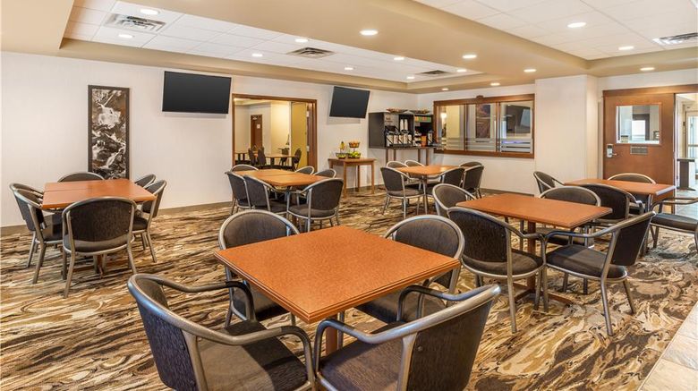 <b>Best Western Plus Service Inn & Suites Restaurant</b>. Images powered by <a href="https://iceportal.shijigroup.com/" title="IcePortal" target="_blank">IcePortal</a>.