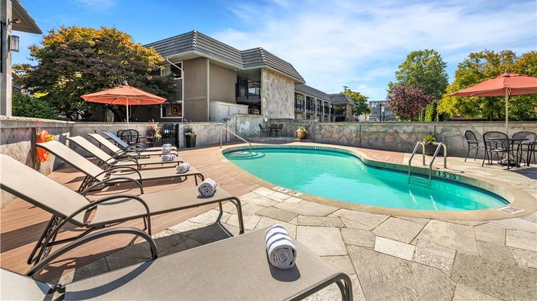<b>Best Western Plus Burnaby Hotel Pool</b>. Images powered by <a href="https://iceportal.shijigroup.com/" title="IcePortal" target="_blank">IcePortal</a>.