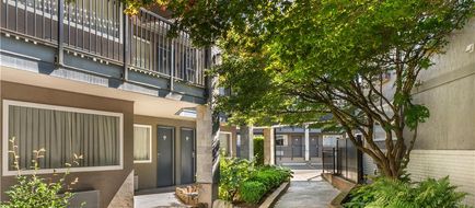 Best Western Plus Burnaby Hotel Exterior