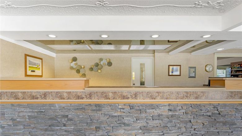 <b>Best Western Inn at Penticton Lobby</b>. Images powered by <a href="https://iceportal.shijigroup.com/" title="IcePortal" target="_blank">IcePortal</a>.