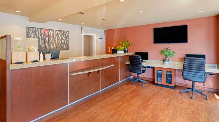 Best Western Plus Emerald Isle Hotel Lobby