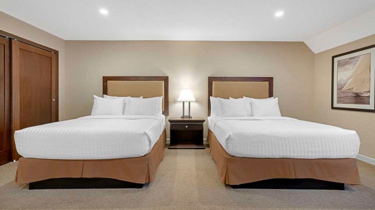 Best Western Plus Emerald Isle Hotel Room