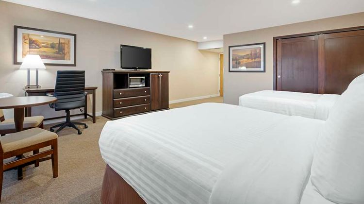 Best Western Plus Emerald Isle Hotel Room