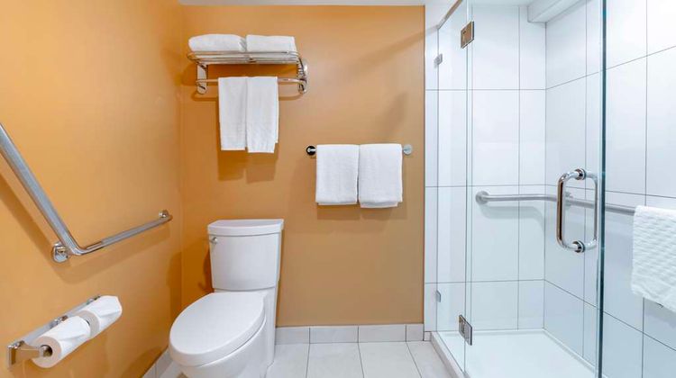 Best Western Plus Emerald Isle Hotel Room