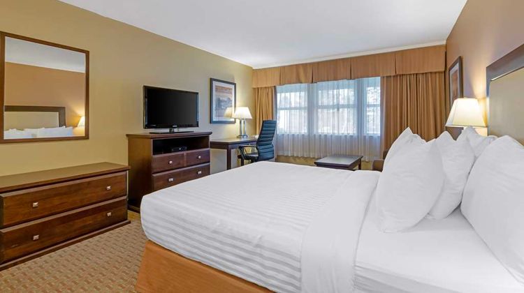 Best Western Plus Emerald Isle Hotel Room