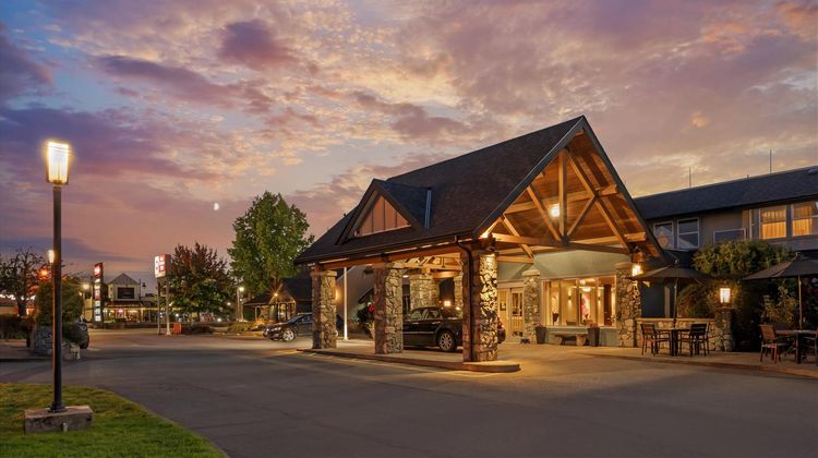 Best Western Plus Emerald Isle Hotel Exterior