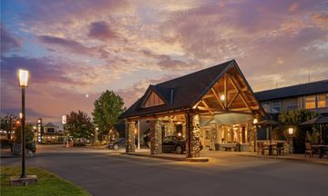 Best Western Plus Emerald Isle Hotel