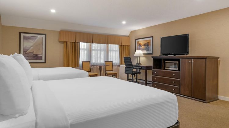 Best Western Plus Emerald Isle Hotel Room