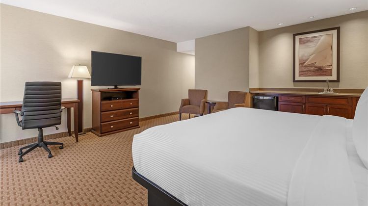 Best Western Plus Emerald Isle Hotel Room