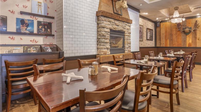 <b>Best Western Plus Carlton Plaza Hotel Restaurant</b>. Images powered by <a href="https://iceportal.shijigroup.com/" title="IcePortal" target="_blank">IcePortal</a>.