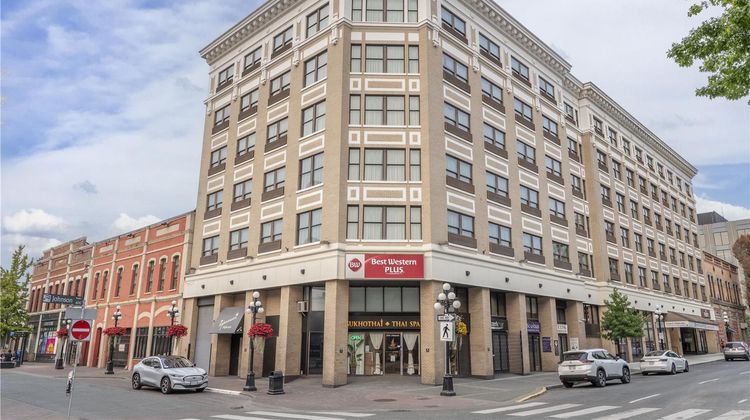 Best Western Plus Carlton Plaza Hotel Exterior