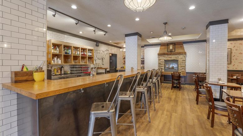<b>Best Western Plus Carlton Plaza Hotel Restaurant</b>. Images powered by <a href="https://iceportal.shijigroup.com/" title="IcePortal" target="_blank">IcePortal</a>.