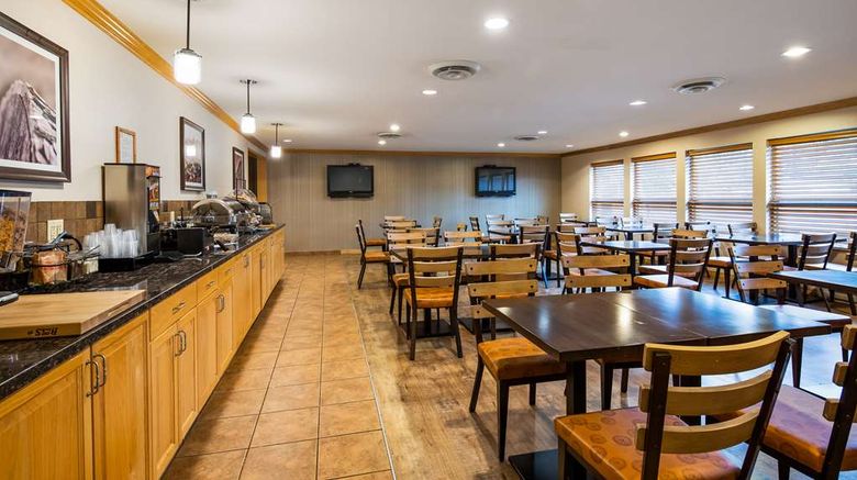 <b>Best Western Plus Country Meadows Inn Restaurant</b>. Images powered by <a href="https://iceportal.shijigroup.com/" title="IcePortal" target="_blank">IcePortal</a>.
