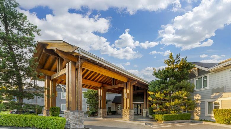 <b>Best Western Plus Country Meadows Inn Exterior</b>. Images powered by <a href="https://iceportal.shijigroup.com/" title="IcePortal" target="_blank">IcePortal</a>.