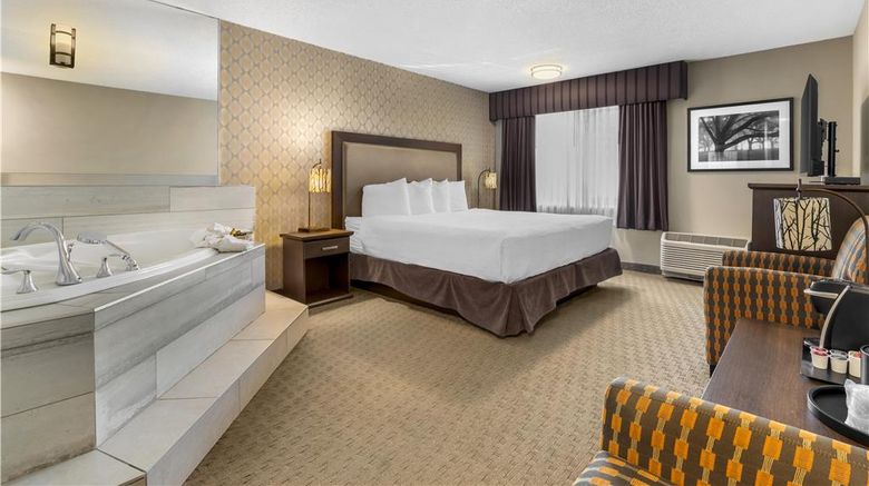 <b>Best Western Plus Country Meadows Inn Room</b>. Images powered by <a href="https://iceportal.shijigroup.com/" title="IcePortal" target="_blank">IcePortal</a>.