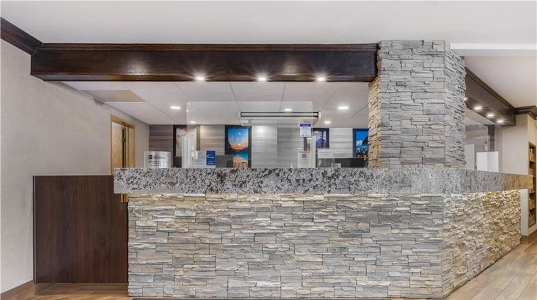 <b>Best Western Plus Country Meadows Inn Lobby</b>. Images powered by <a href="https://iceportal.shijigroup.com/" title="IcePortal" target="_blank">IcePortal</a>.