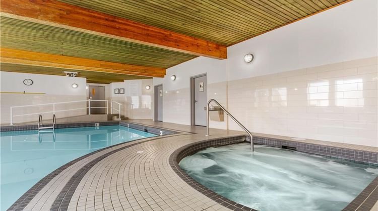 Best Western Plus Country Meadows Inn Pool
