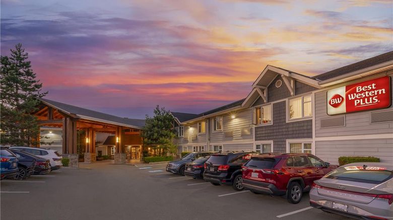 Best Western Plus Country Meadows Inn Exterior. Images powered by <a href="https://iceportal.shijigroup.com" target="_blank" rel="noopener">Ice Portal</a>.