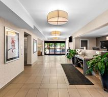Best Western Cowichan Valley Inn Lobby