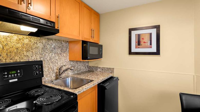 <b>Best Western Plus Inner Harbour Room</b>. Images powered by <a href="https://iceportal.shijigroup.com/" title="IcePortal" target="_blank">IcePortal</a>.