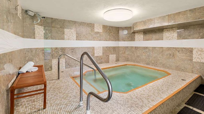 <b>Best Western Plus Inner Harbour Pool</b>. Images powered by <a href="https://iceportal.shijigroup.com/" title="IcePortal" target="_blank">IcePortal</a>.