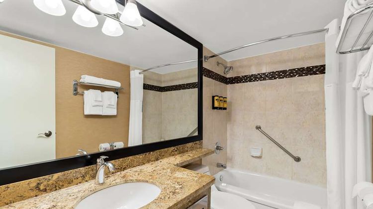 Best Western Plus Inner Harbour Room