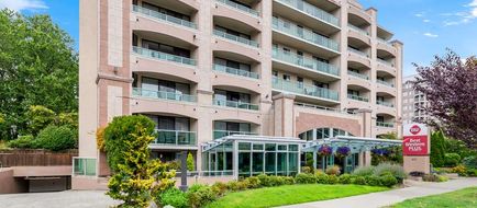 Best Western Plus Inner Harbour Exterior