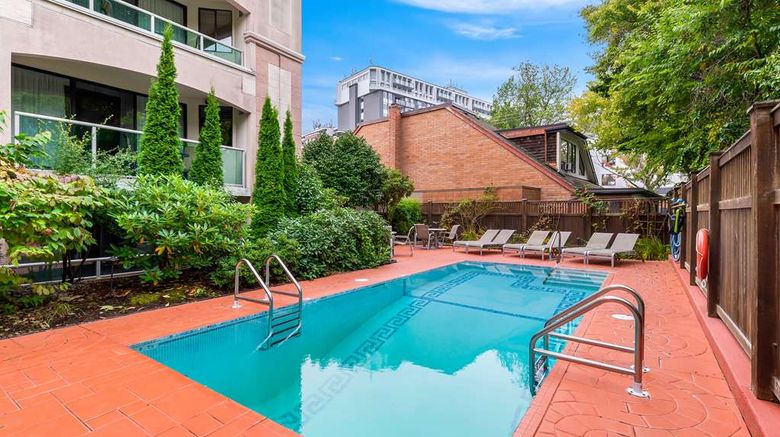 <b>Best Western Plus Inner Harbour Pool</b>. Images powered by <a href="https://iceportal.shijigroup.com/" title="IcePortal" target="_blank">IcePortal</a>.