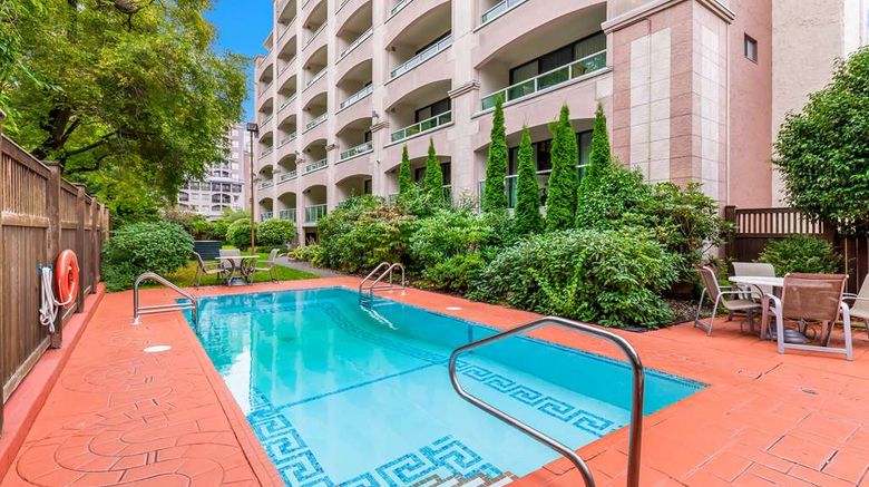 <b>Best Western Plus Inner Harbour Pool</b>. Images powered by <a href="https://iceportal.shijigroup.com/" title="IcePortal" target="_blank">IcePortal</a>.