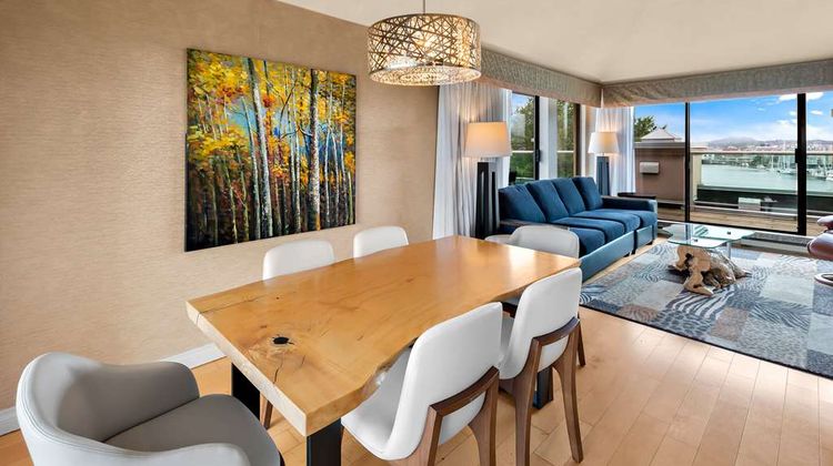 Best Western Plus Inner Harbour Suite