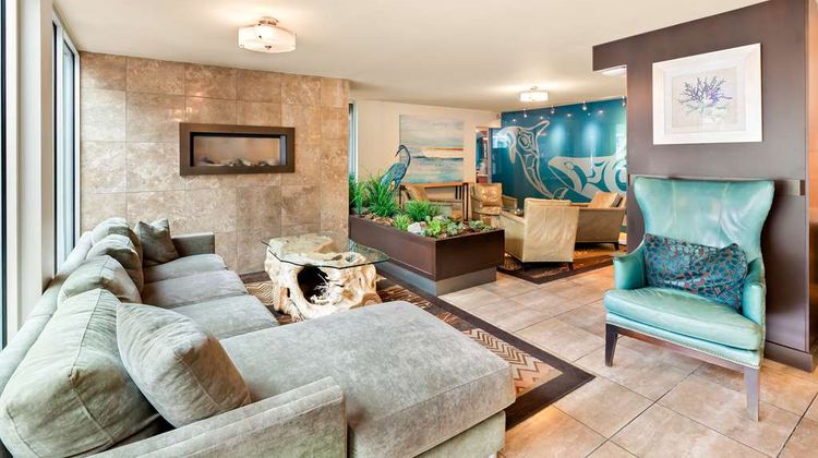 Best Western Plus Inner Harbour Lobby
