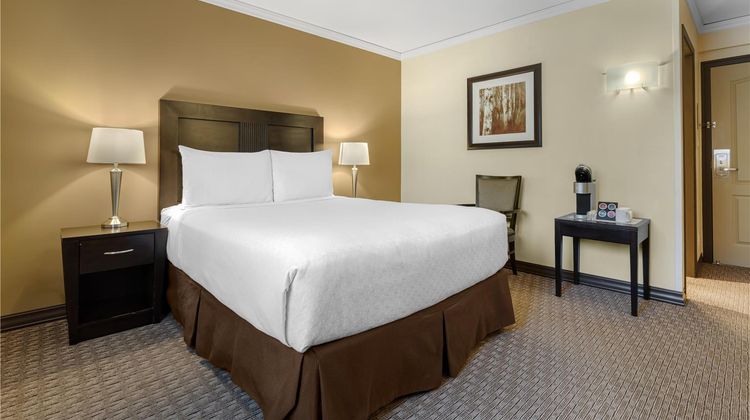 Best Western Plus Baker Street Inn Room