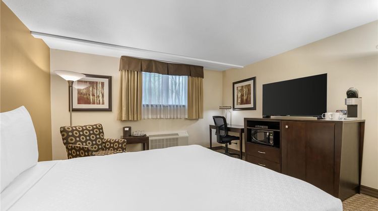 Best Western Plus Baker Street Inn Room