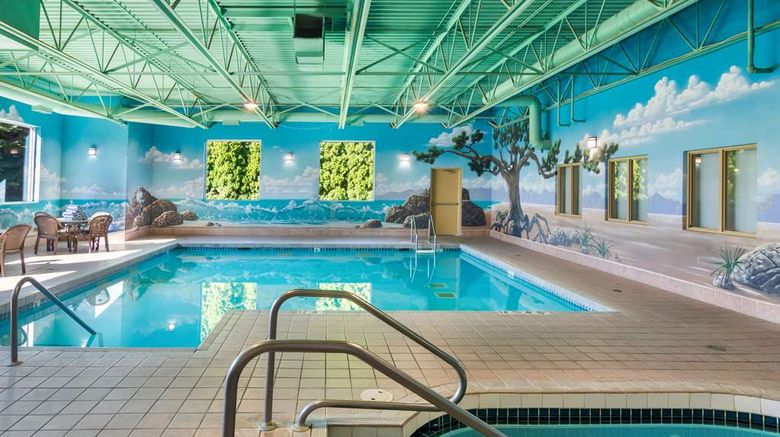 <b>Best Western Plus Sunrise Inn Pool</b>. Images powered by <a href="https://iceportal.shijigroup.com/" title="IcePortal" target="_blank">IcePortal</a>.